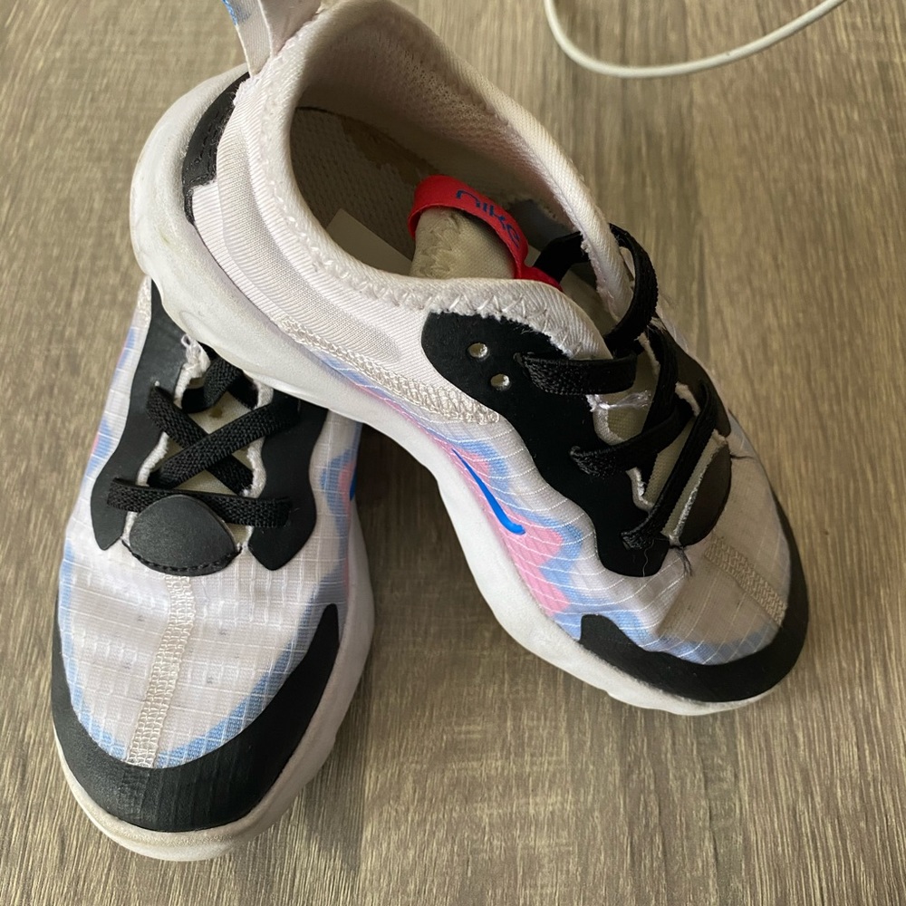Toddler Nike shoes 9c
